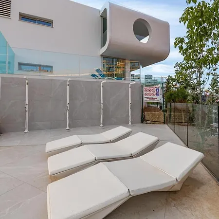 Luxury 2 Bedroom With Sea View Apartment
