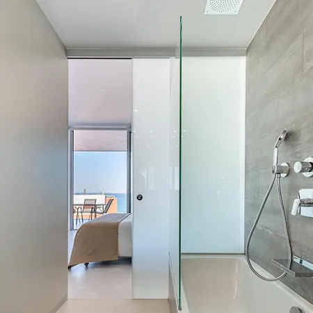 Luxury 2 Bedroom With Sea View Apartment *