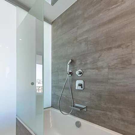 Apartment Luxury 2 Bedroom With Sea View *