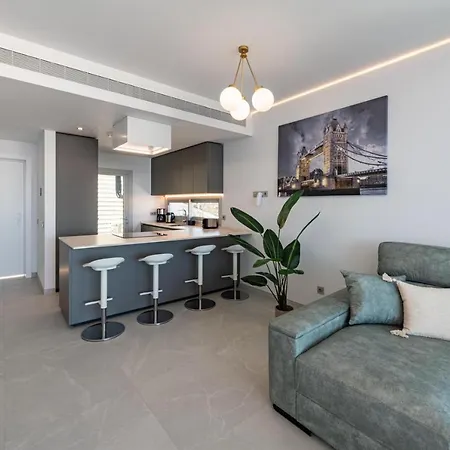 Apartmán Luxury 2 Bedroom With Sea View *